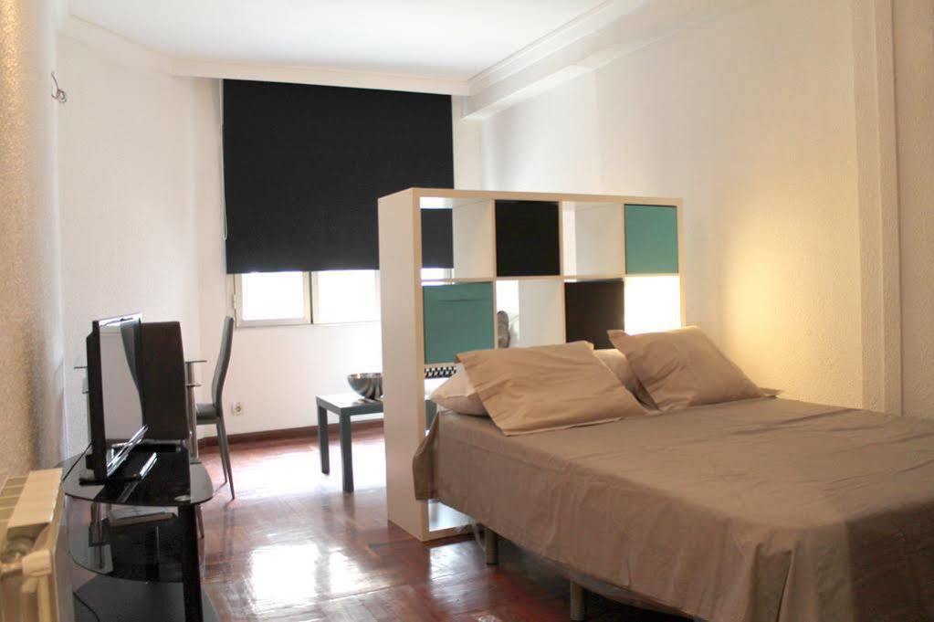 Apartamentos Rialto Madrid Exterior photo