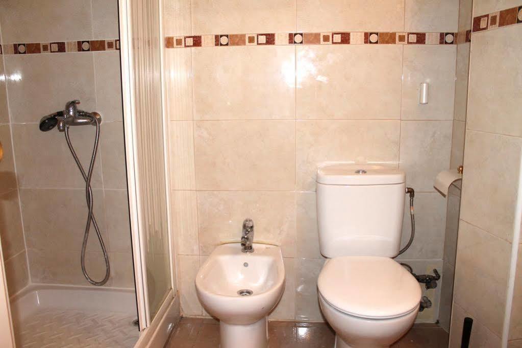 Apartamentos Rialto Madrid Exterior photo