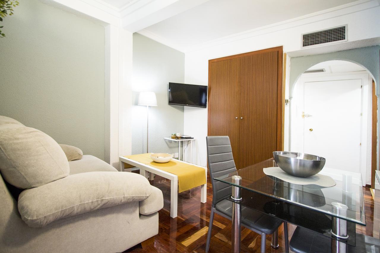 Apartamentos Rialto Madrid Exterior photo