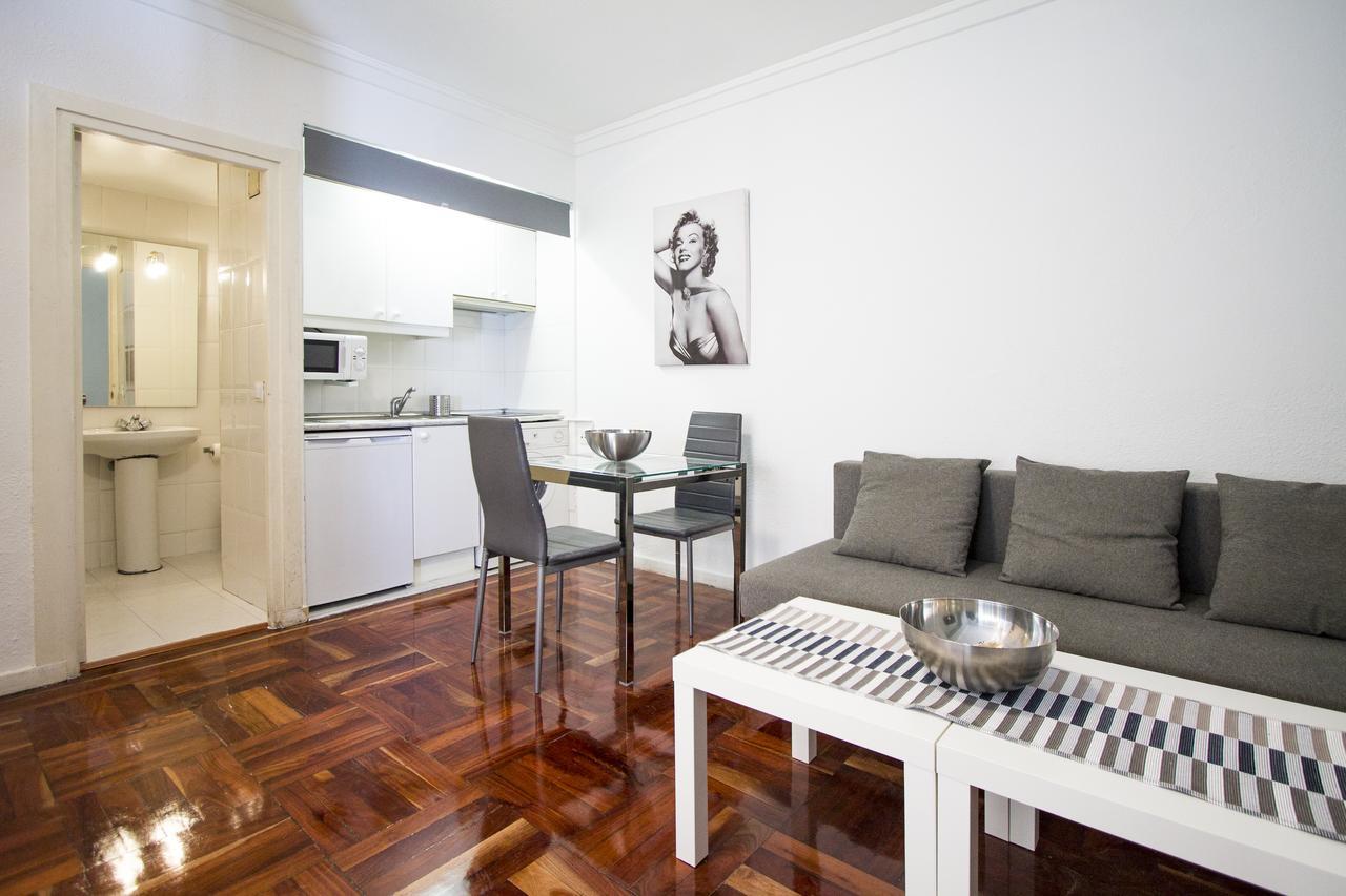 Apartamentos Rialto Madrid Exterior photo