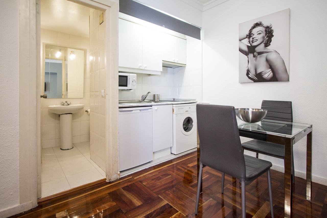 Apartamentos Rialto Madrid Exterior photo