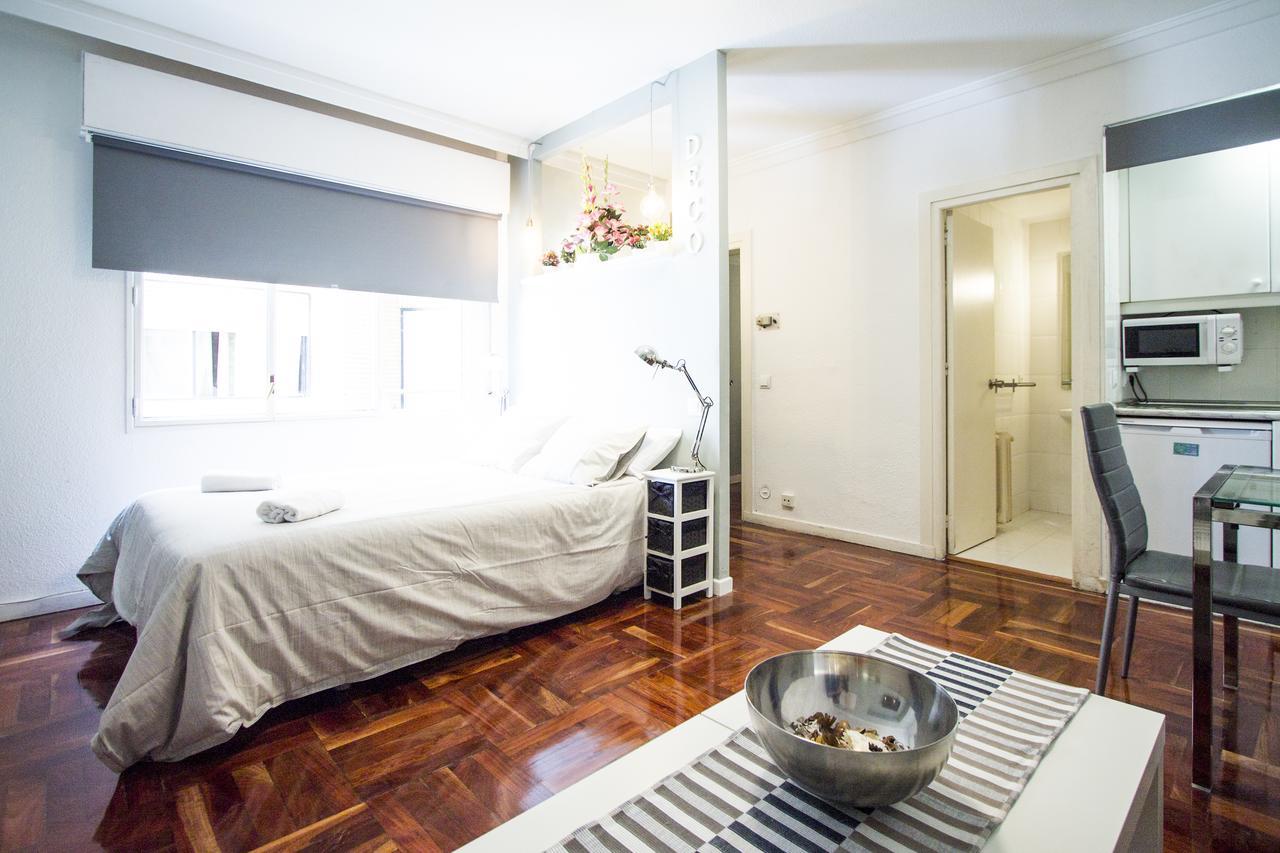 Apartamentos Rialto Madrid Exterior photo